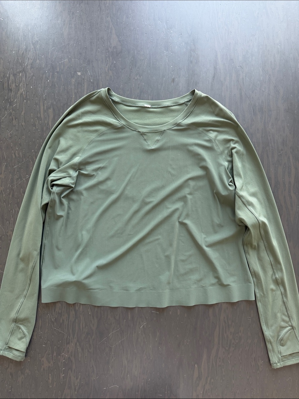 Lululemon Lightweight Olive Green cropped Long-Sleeve Women's Top